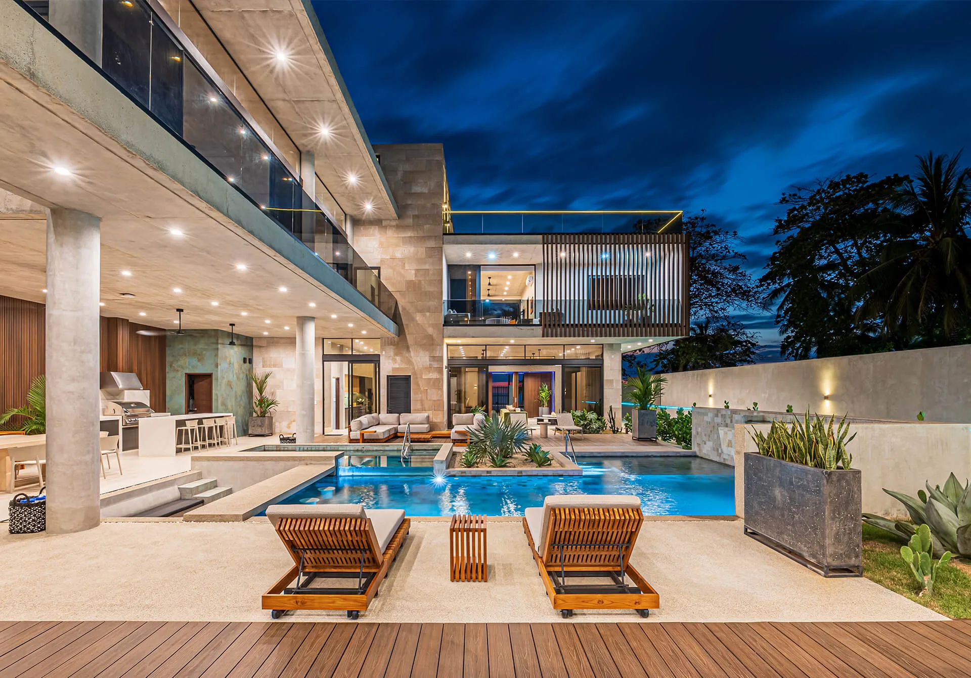 Sirena tropical modern guest house In Jacó alianz construction