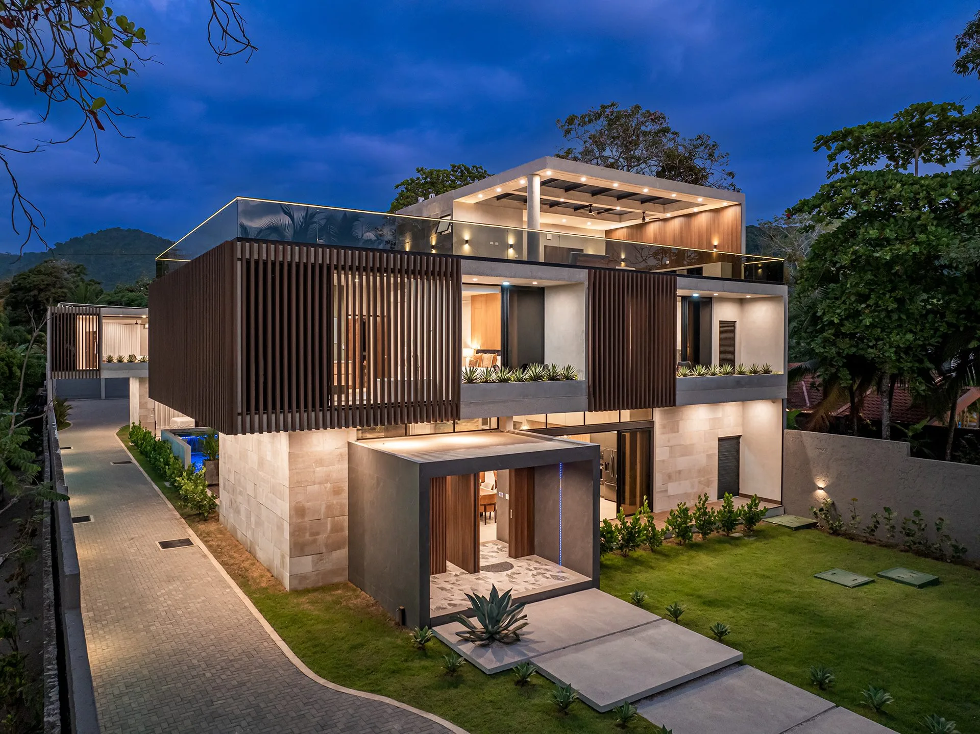 Construction service in Costa Rica Alianz